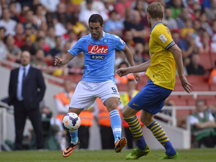 Nápoles y Arsenal empatan (2-2) en el debut de Higuaín con los de Benítez