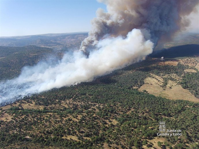 Imagen del incendio de Cebreros (Ávila) en la tarde del sábado