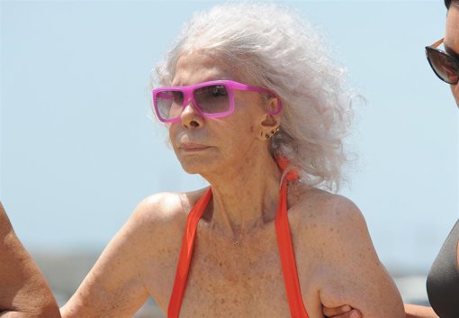 La Duquesa de Alba se baña en Ibiza