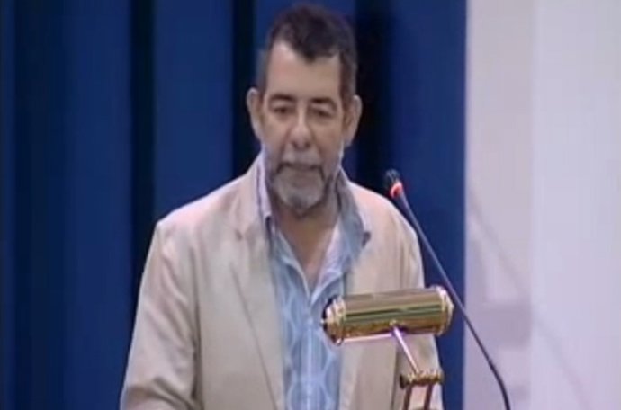 Miguel López Castro el profesor que protesta cantando por soleá