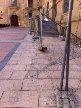 Estado del vallado del edificio de Correos