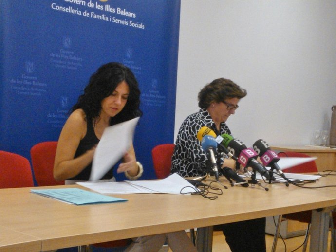 Firma del convenio entre el Govern y el IMAS