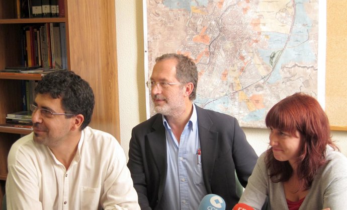 Manuel Saravia Junto Al Resto De Concejales De IU