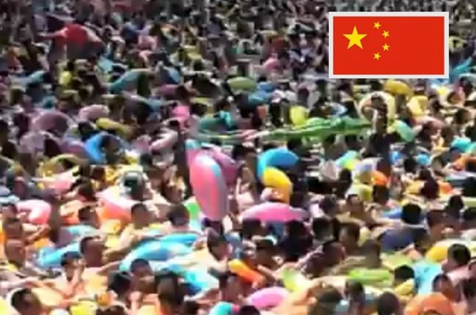 Un montón de chinos y un poco de agua