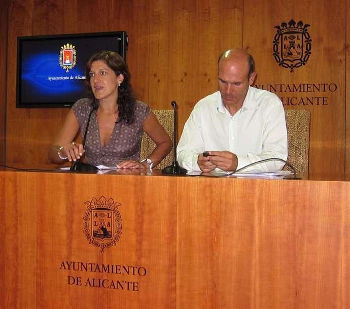 Marta García Romeu y Juan Seva, en rueda de prensa