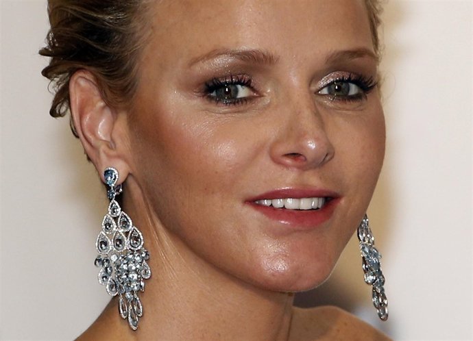 Princess Charlene of Monaco muy sugerente, lejos de la seriedad y rigidez