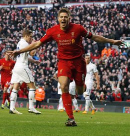 Gerrard da la victoria al Liverpool ante el Tottenham 