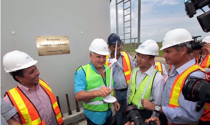 Martinelli, en nuevo parque eólico de Panamá