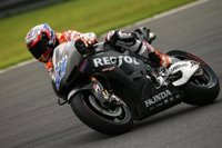 La lluvia interrumpe el regreso de Stoner en Motegi