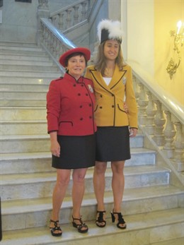 Jone Artola y Iraia Oturregi, la txupinera y la pregonera