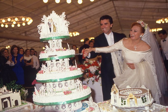 Rocío Jurado y Ortega Cano el día de su boda. Yerbabuena echa el cierre