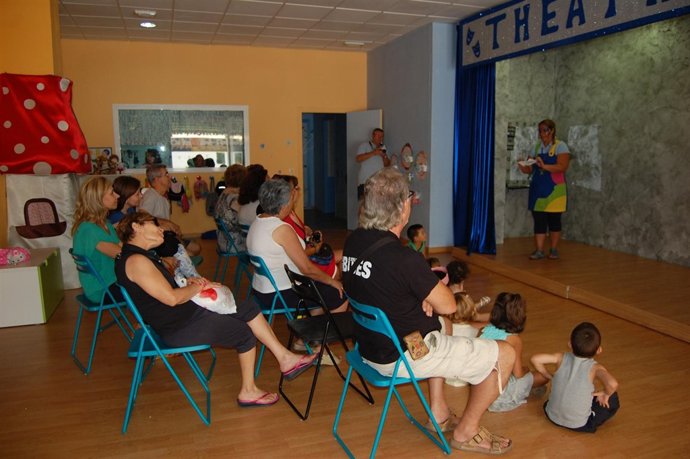 El centro 'Arte 4' acoge estos días una escuela de verano para los más pequeños.