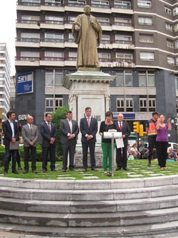 Acto de la ofrenda a Jovellanos.