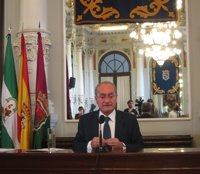 De la Torre asegura que con la parcelación del terreno de las torres de Repsol será "más fácil" construir