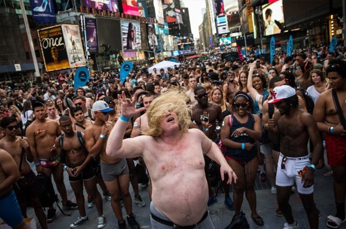 Gente en ropa interior en Nueva York para batir un recod guiness 