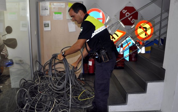 Metros de cable de cobre del alumbrado público de Tomares
