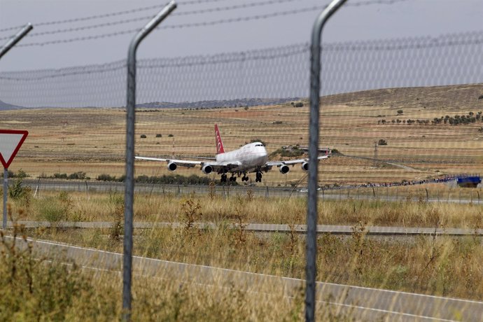 Aterrizaje en Teruel del primer Boeing 747