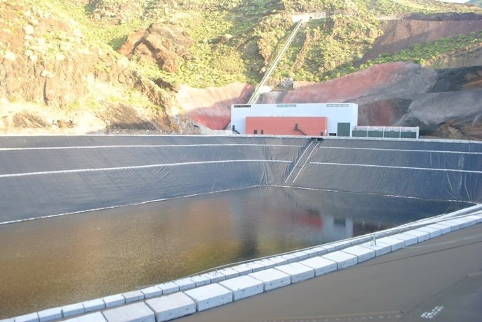 Depósito inferior de la Central Hidroeólica de El Hierro