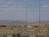 El primer aterrizaje de un avión en Teruel congrega a numerosos curiosos