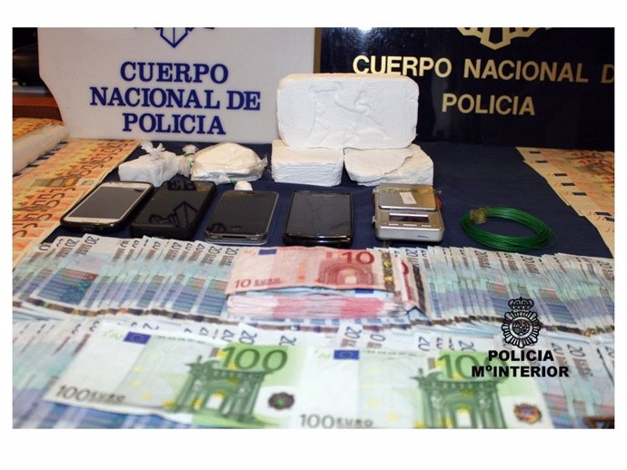 Dinero y droga incautado por la Policía Nacional en la operación