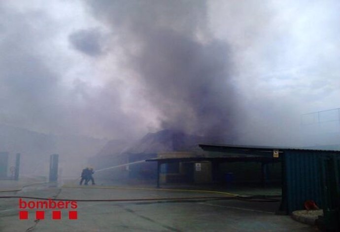 Incendio en una nave industrial de Castellbisbal