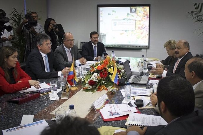 Ministros de finanzas de Colombia y Venezuela