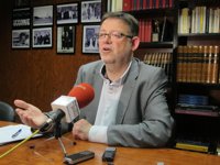 Puig (PSOE) dice que Hernando "se siente tan lejano de los que están sufriendo que no merece ser responsable político"