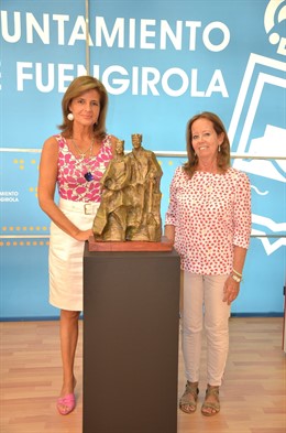 Esperanza Oña en la presentación de la escultura de los Reyes Católicos 