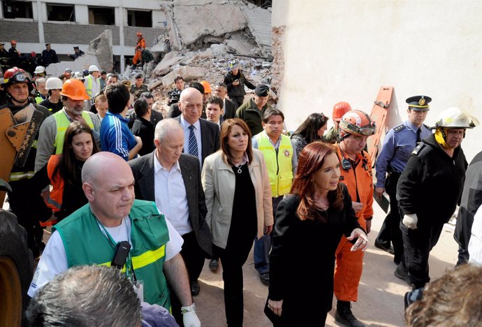 La presidenta argentina visita la zona afectada por la explosión en Rosario