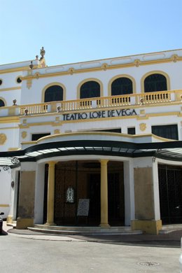 El teatro Lope de Vega, en el entorno histórico del Casino.