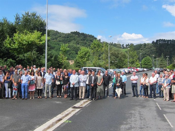 Concentración en memoria de Joxe Mari Korta.