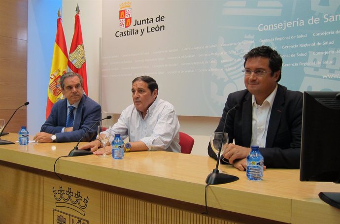 Sáez  Aguado junto a Óscar López y Francisco Aguilar