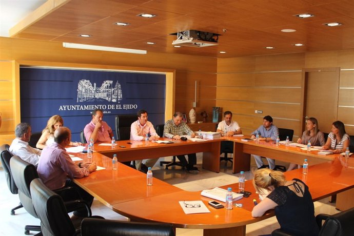 Momento de la junta de gobierno local celebrada en El Ejido