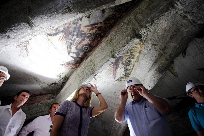 La consejera de Empleo, Turismo y Cultura, Ana Isabel Mariño, visita la Iglesia 