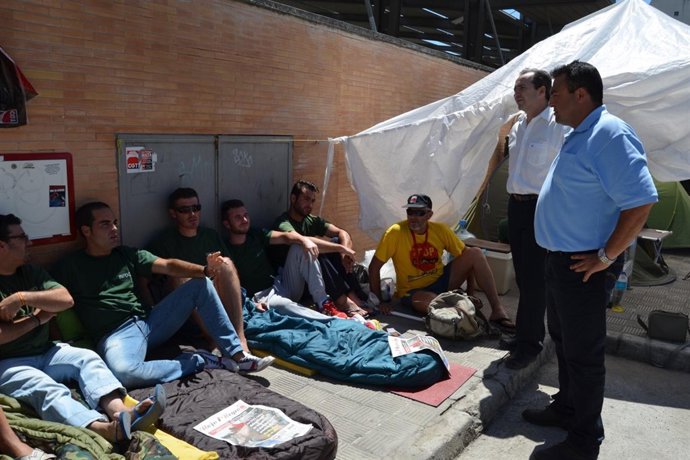 Efectivos del Infoca en huelga de hambre en la Consejería de Agricultura.