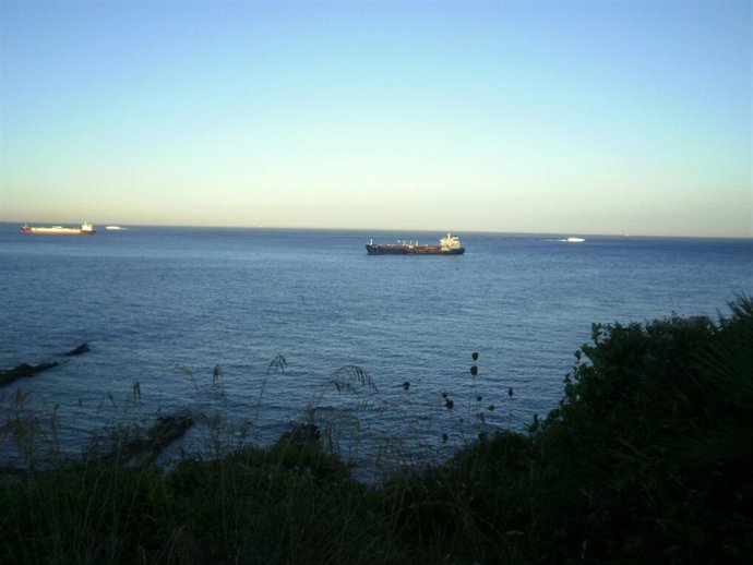 Buque en la Bahía de Algeciras denunciado por Agaden 