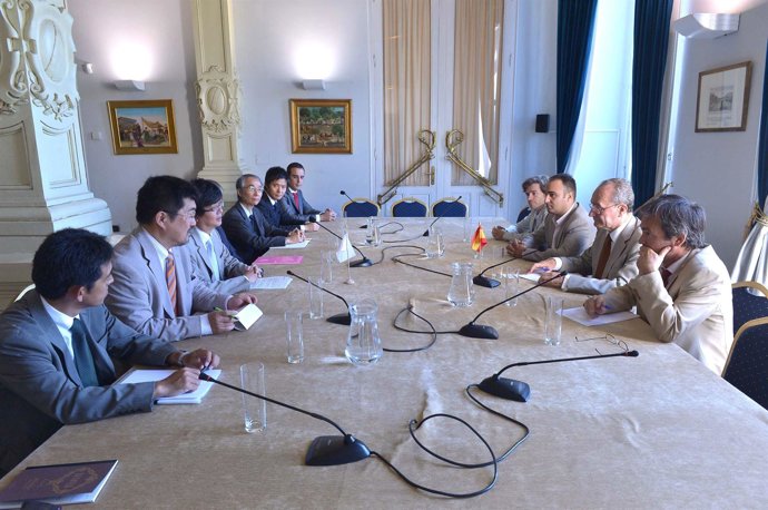 De la Torre se reúne con una delegación japonesa del proyecto Zem2All