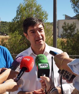 Juan Ávila, alcalde de Cuenca atiende a los medios