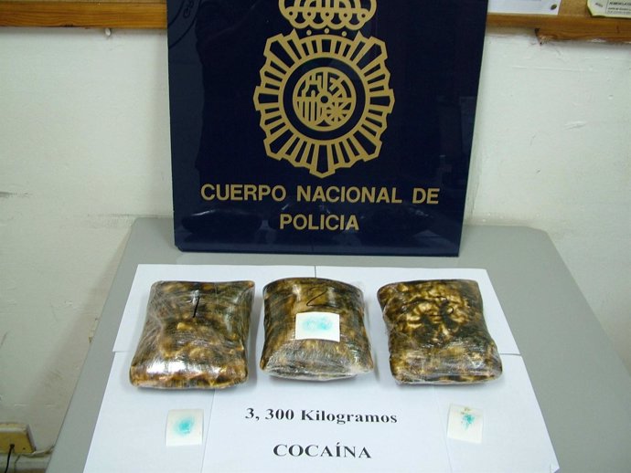 Tres kilogramos de cocaína escondidos en el interior del coche del detenido