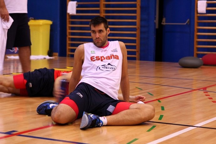 San Emeterio Estirando. Baloncesto