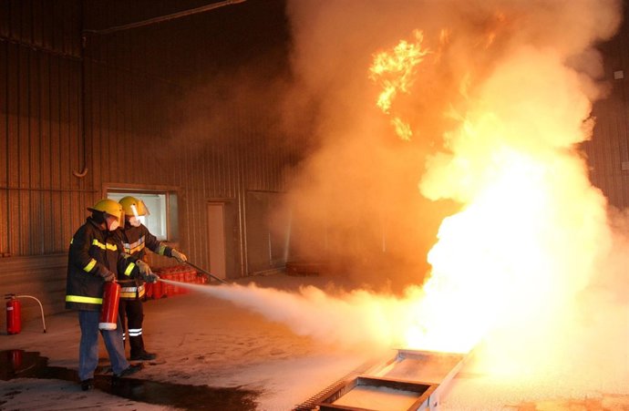 Ensayo De Extintores En La Nave Del Fuego Del Ctmetal