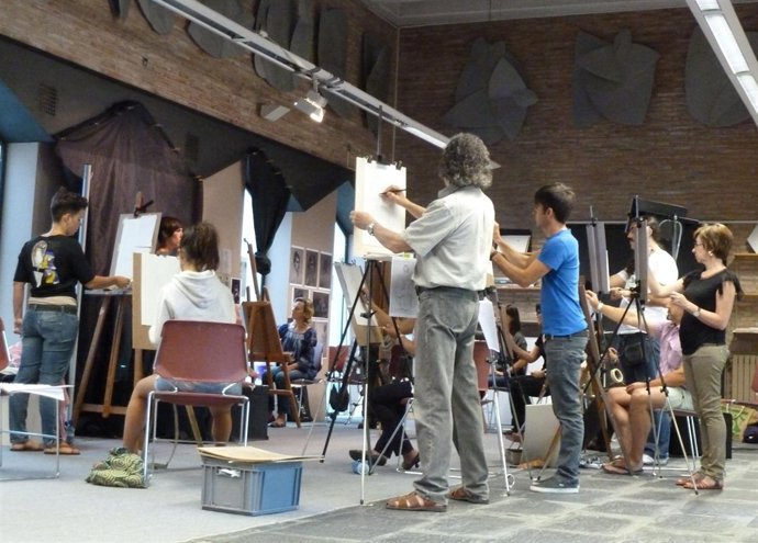 Participantes en el curso de dibujo de figura del natural