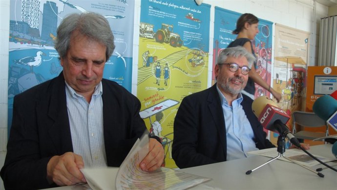 F. Soler, jefe del programa de gestión del litoral y J.Puigdollers, concejal