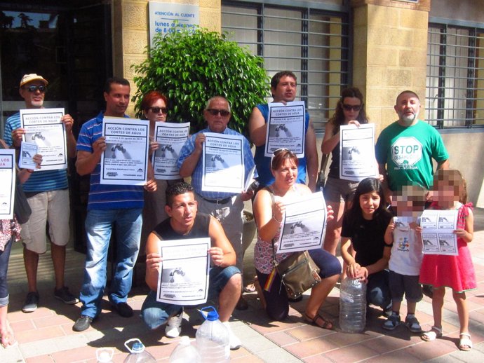 Protesta ante las puertas de Aguas de Murcia