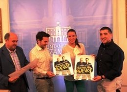 Presentación del espectáculo de Leo  Harlem