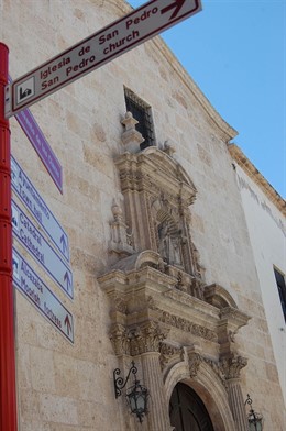 Uno de los postes de la nueva señalética turística de Almería