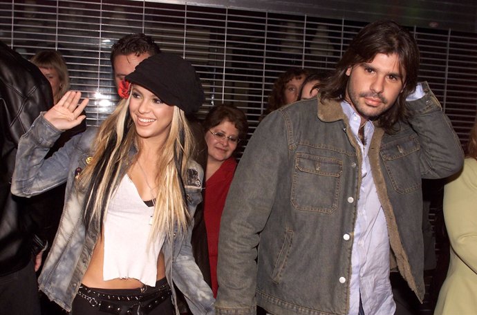 Shakira and boyfriend Antonio de la Rua at the El Rey Theater in Los Angeles to 
