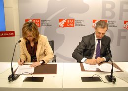Irene Pardo y Pedro Badiola firman un convenio