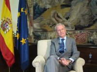 Morenés: Negar permisos a la Armada británica habría sido "escalar" en un conflicto que no interesa a nadie