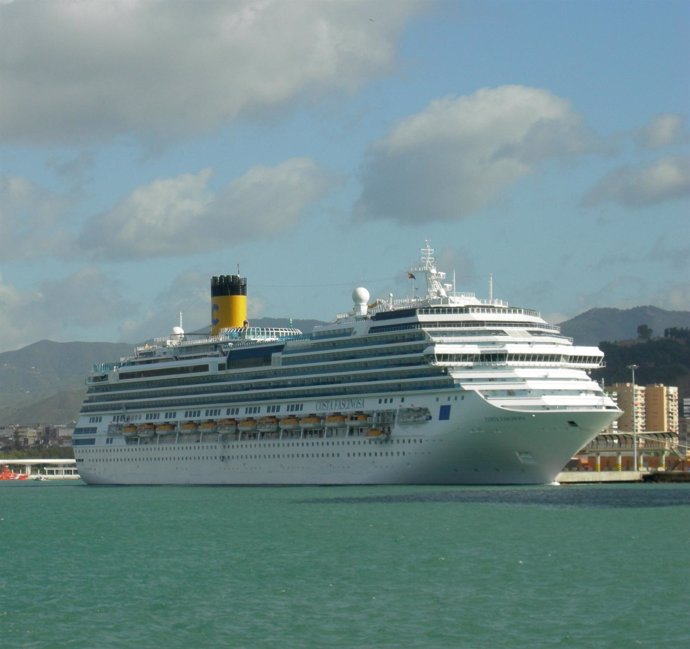Costa Fascinosa crucero buque puerto Málaga cruceristas pasajeros turismo